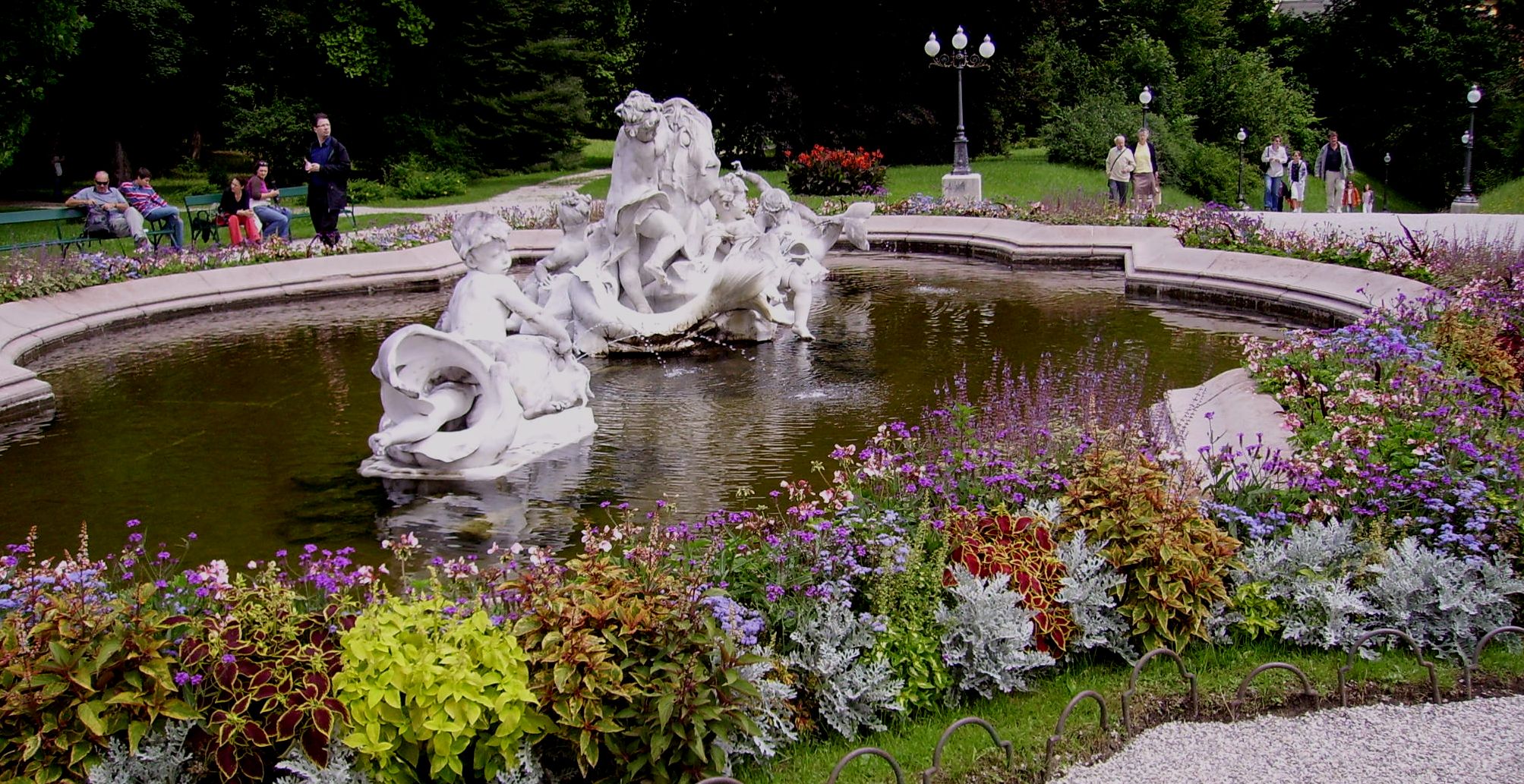 White marble fountain designed by Viktor Tilgner in front of the Kaiservilla