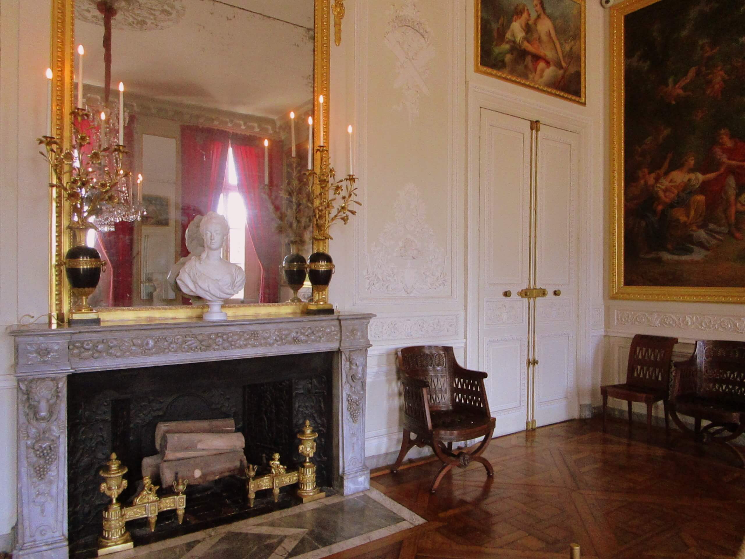 Marie Antoinettes Estate, salon of the Petit Trianon