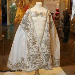 Priest's mantle, holding the silver embroidery of Empress Elisabeth's wedding gown