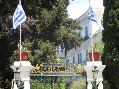 The entrance gate to Achilleion palace