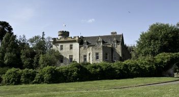 Tulloch Castle (geograph 3548404)" by Peter Moore
