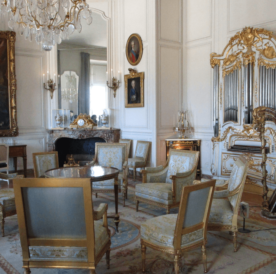 Seats with and without arms at Versailles Palace. You rank depicted the seat you were entitled to.
